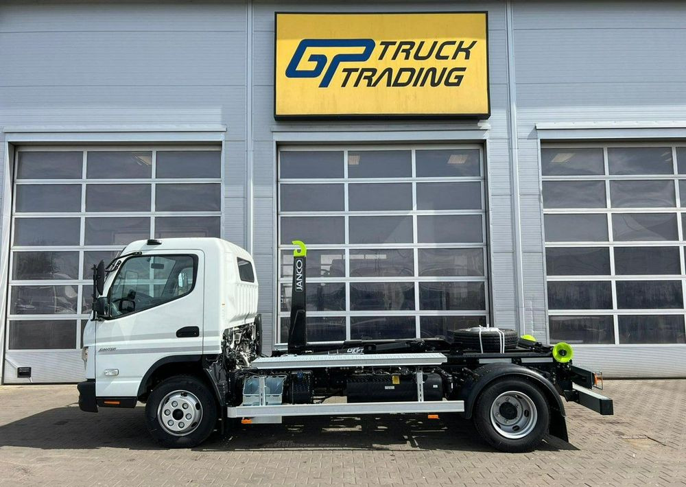 Mitsubishi Fuso - Камион со кука за подигање: слика 2 Mitsubishi Fuso - Камион со кука за подигање: слика 2