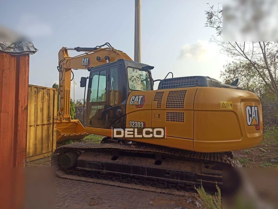 Нов Багер гасеничар CATERPILLAR 323D3: слика 7