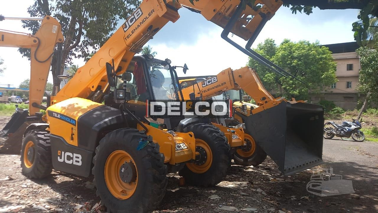 Нов Телескопски ракувач JCB 530-70: слика 9