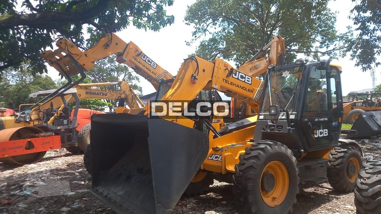Нов Телескопски ракувач JCB 530-70: слика 19