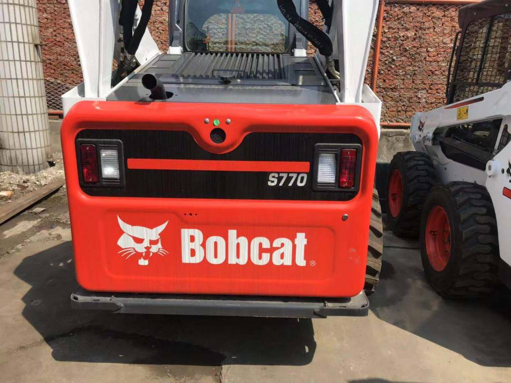 Bobcat 750  - Компактен натоварувач: слика 1 Bobcat 750  - Компактен натоварувач: слика 1