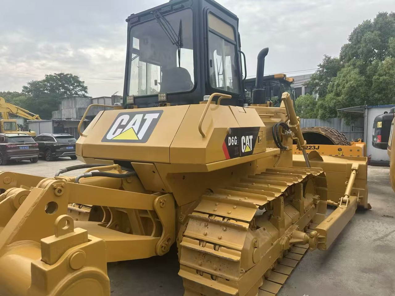 CAT D6G - Булдожер: слика 1 CAT D6G - Булдожер: слика 1