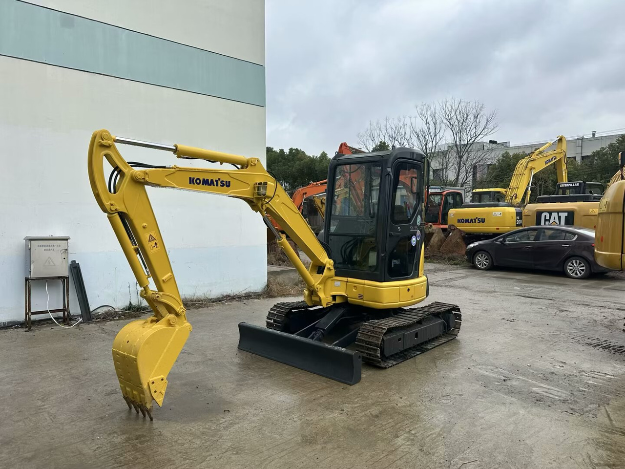 Komatsu pc35MR - Мини багер: слика 1 Komatsu pc35MR - Мини багер: слика 1