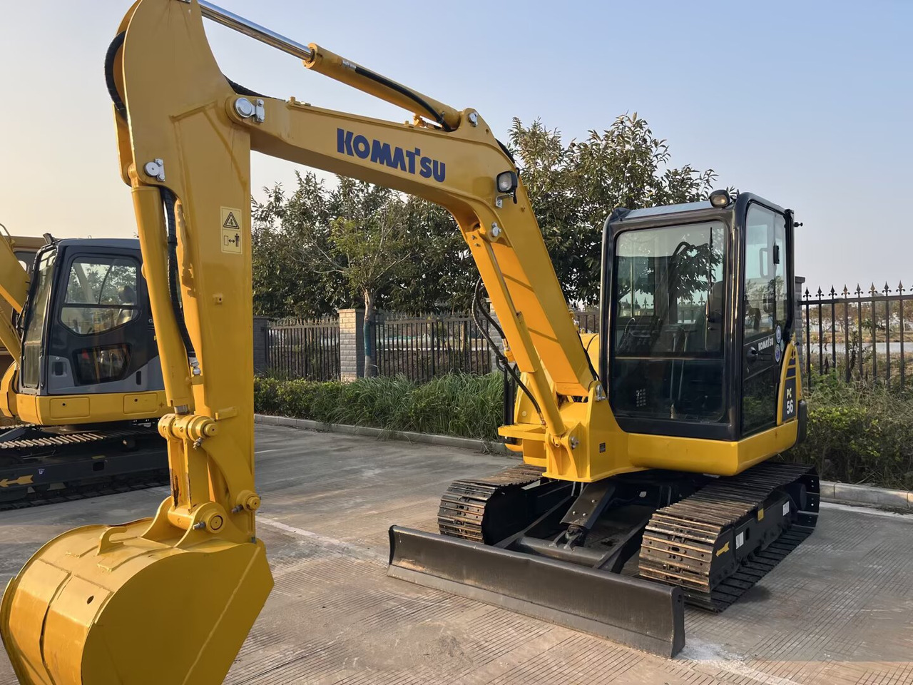 Komatsu PC56 - Мини багер: слика 1 Komatsu PC56 - Мини багер: слика 1