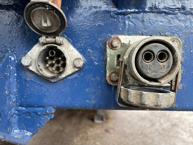 Полуприколка за низок утовар Nooteboom Lowloader tieflader 3 assen leaf spring, laadklep: слика 11