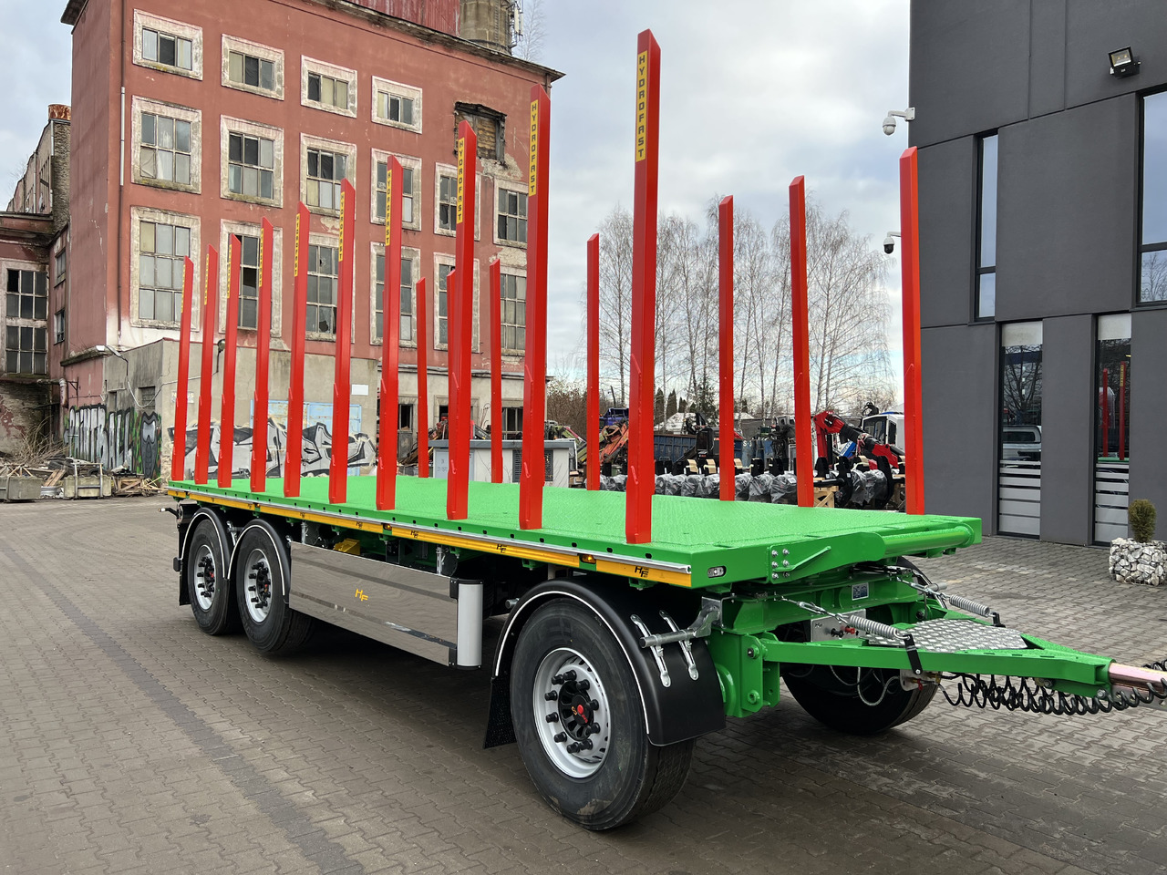Hydrofast Przyczepa platforma 3 osiowa do przewozu drewna / 3-axle platform trailer for timber transport - Приколка платформа: слика 1 Hydrofast Przyczepa platforma 3 osiowa do przewozu drewna / 3-axle platform trailer for timber transport - Приколка платформа: слика 1
