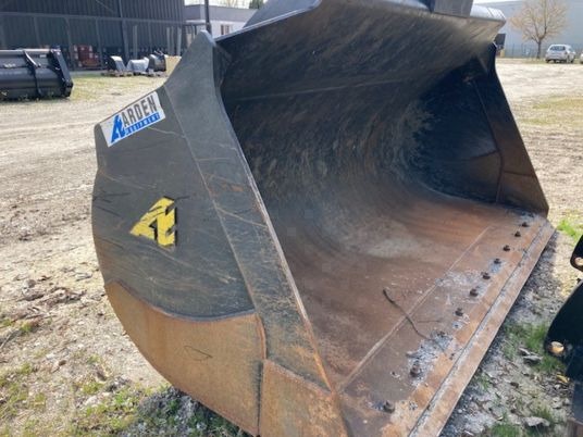 GODET ARDEN POUR CHARGEUSE CASE 921 G - Корпа: слика 2 GODET ARDEN POUR CHARGEUSE CASE 921 G - Корпа: слика 2