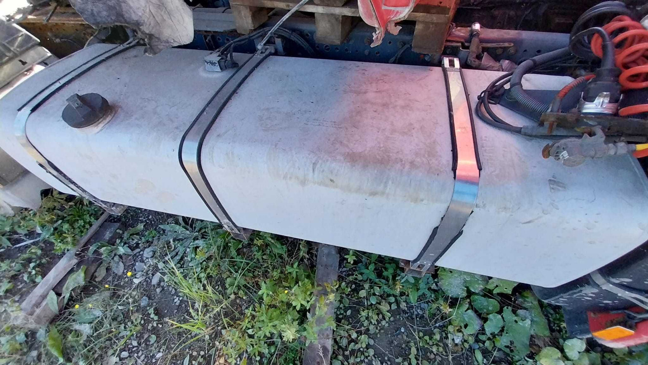 Zbiornik paliwowa bak IVECO STRALIS hiway mega e5  aluminiowy 570/600 - Резервоар за гориво за Камион: слика 1 Zbiornik paliwowa bak IVECO STRALIS hiway mega e5  aluminiowy 570/600 - Резервоар за гориво за Камион: слика 1