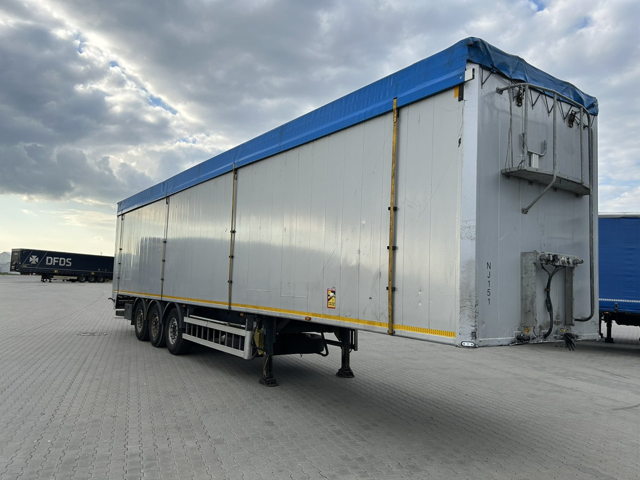 BODEX KIS 3F - Полуприколка со подвижен под за истовар: слика 2 BODEX KIS 3F - Полуприколка со подвижен под за истовар: слика 2