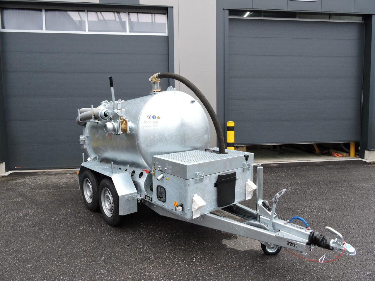 Vacuum system1500l / M-Vac 2000 - Вакуумски камион: слика 2 Vacuum system1500l / M-Vac 2000 - Вакуумски камион: слика 2