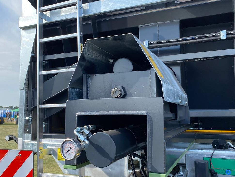 Нов Распрскувач на арско ѓубриво Auto-Agro Miststreuer / Manure spreader / Epandeur à fumier / Rimorchio spandiconcime / Разбрасыватель органических удобрений / Rozrzutnik obornika Tandem N268: слика 8