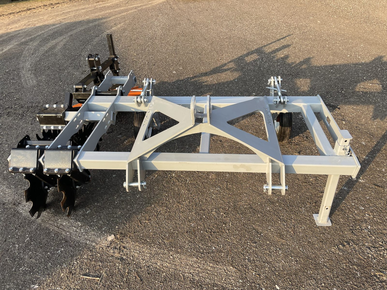 Berrypark Obstgartengerät – Seitenhäcksler / Orchard Weeder / Sarcleuse arboricole / Pielnik sadowniczy - Култиватор: слика 3 Berrypark Obstgartengerät – Seitenhäcksler / Orchard Weeder / Sarcleuse arboricole / Pielnik sadowniczy - Култиватор: слика 3