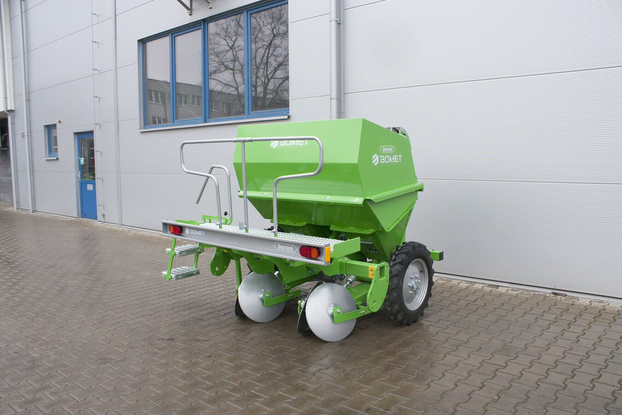 Bomet Kartoffelpflanzmaschine / Potato planter / Planteuse de pomme de terre / Piantapatate / Sadzarka ziemniaków - Садачка за компир: слика 2 Bomet Kartoffelpflanzmaschine / Potato planter / Planteuse de pomme de terre / Piantapatate / Sadzarka ziemniaków - Садачка за компир: слика 2