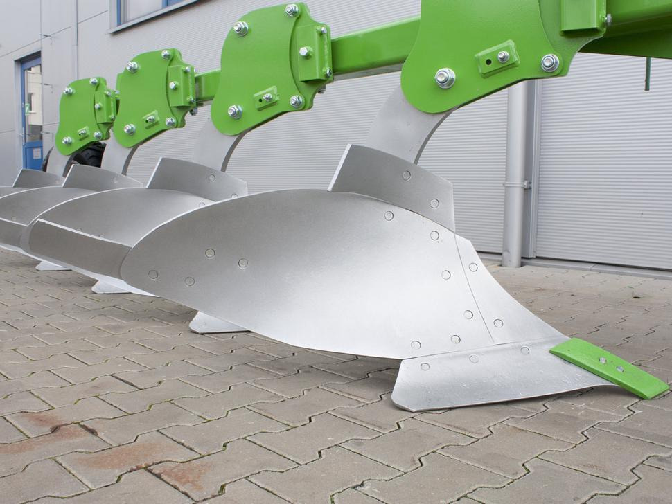 Bomet Pflüge / Single-beam plow / Charrue mono-poutre / Aratro / Плуг / Pług jednobelkowy Libra 3+1 - Плуг: слика 4 Bomet Pflüge / Single-beam plow / Charrue mono-poutre / Aratro / Плуг / Pług jednobelkowy Libra 3+1 - Плуг: слика 4