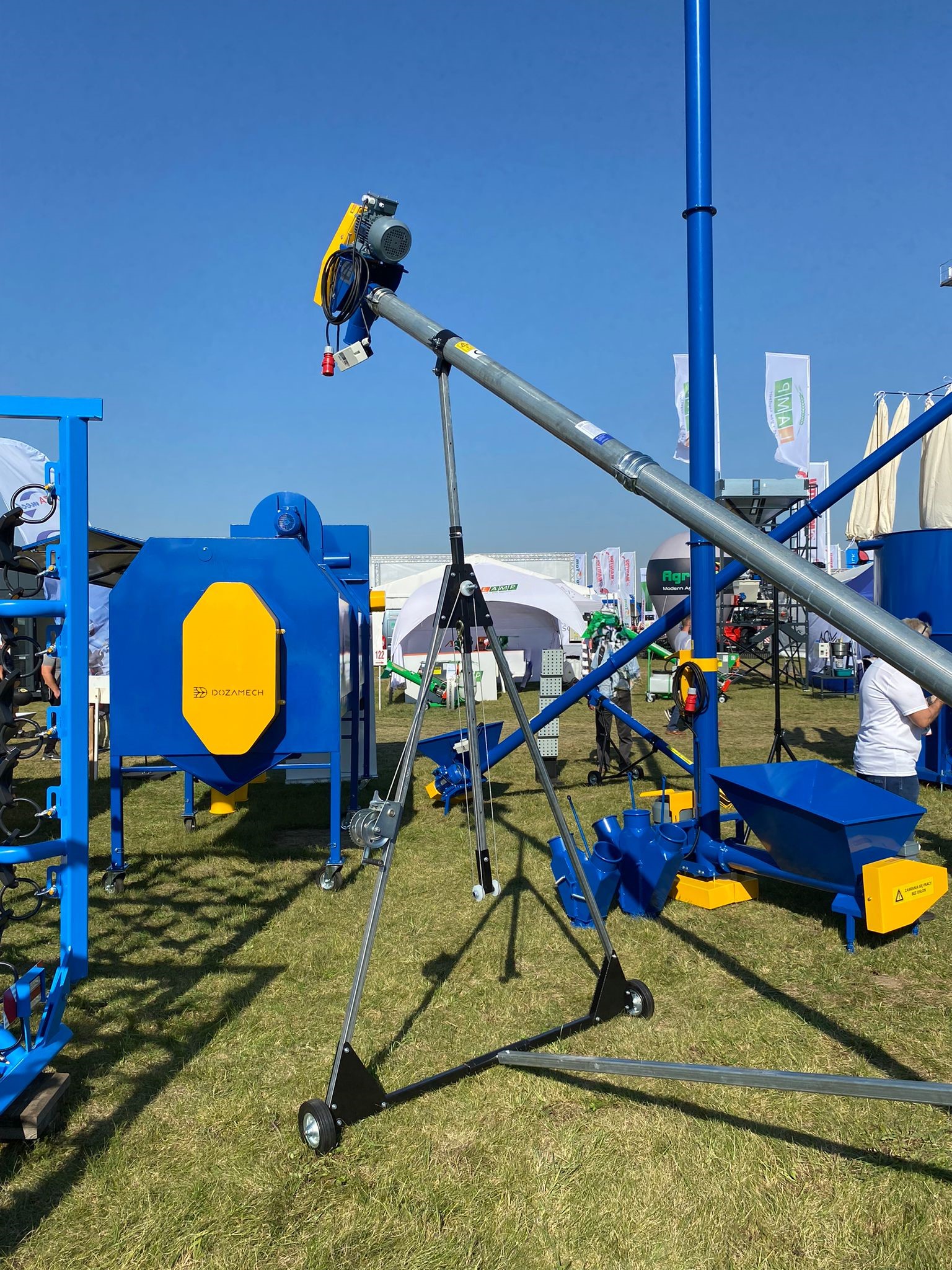 Dozamech Förderschnecke / Screw conveyor / Convoyeur a vis / Transportador de tornillo / Trasportatore a coclea / Шнековый конвейер / Przenośnik ślimakowy T-403 - Транспортер: слика 1 Dozamech Förderschnecke / Screw conveyor / Convoyeur a vis / Transportador de tornillo / Trasportatore a coclea / Шнековый конвейер / Przenośnik ślimakowy T-403 - Транспортер: слика 1