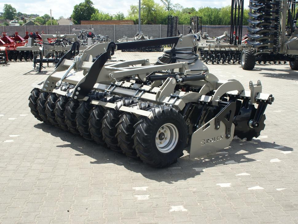 Нов Ситнач со дискови ROLEX Scheibenegge /  Disc harrow with hydropack and tire roller / Dechaumeur à disques / Erpice a dischi / Дисковая борона с гидропаком и колёсным катком / Agregat talerzowy uprawowy z hydropackiem i: слика 10