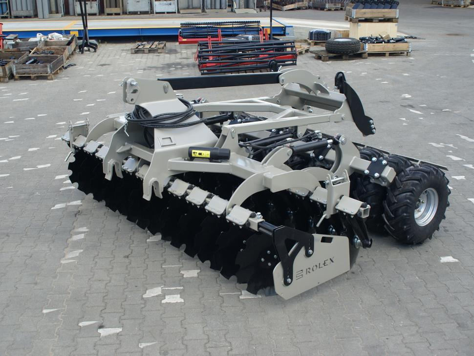 ROLEX Scheibenegge / Disc harrow with hydropack and tire roller / Dechaumeur à disques / Erpice a dischi / Дисковая борона с гидропаком и колёсным катком / Agregat talerzowy uprawowy z hydropackiem i - Ситнач со дискови: слика 1 ROLEX Scheibenegge / Disc harrow with hydropack and tire roller / Dechaumeur à disques / Erpice a dischi / Дисковая борона с гидропаком и колёсным катком / Agregat talerzowy uprawowy z hydropackiem i - Ситнач со дискови: слика 1