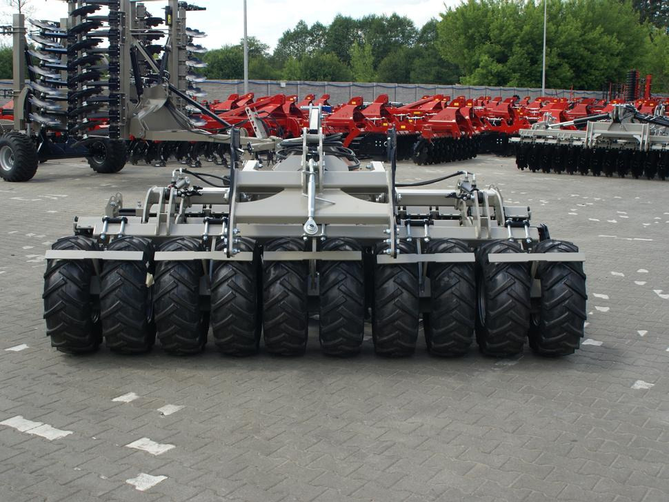 Нов Ситнач со дискови ROLEX Scheibenegge /  Disc harrow with hydropack and tire roller / Dechaumeur à disques / Erpice a dischi / Дисковая борона с гидропаком и колёсным катком / Agregat talerzowy uprawowy z hydropackiem i: слика 13