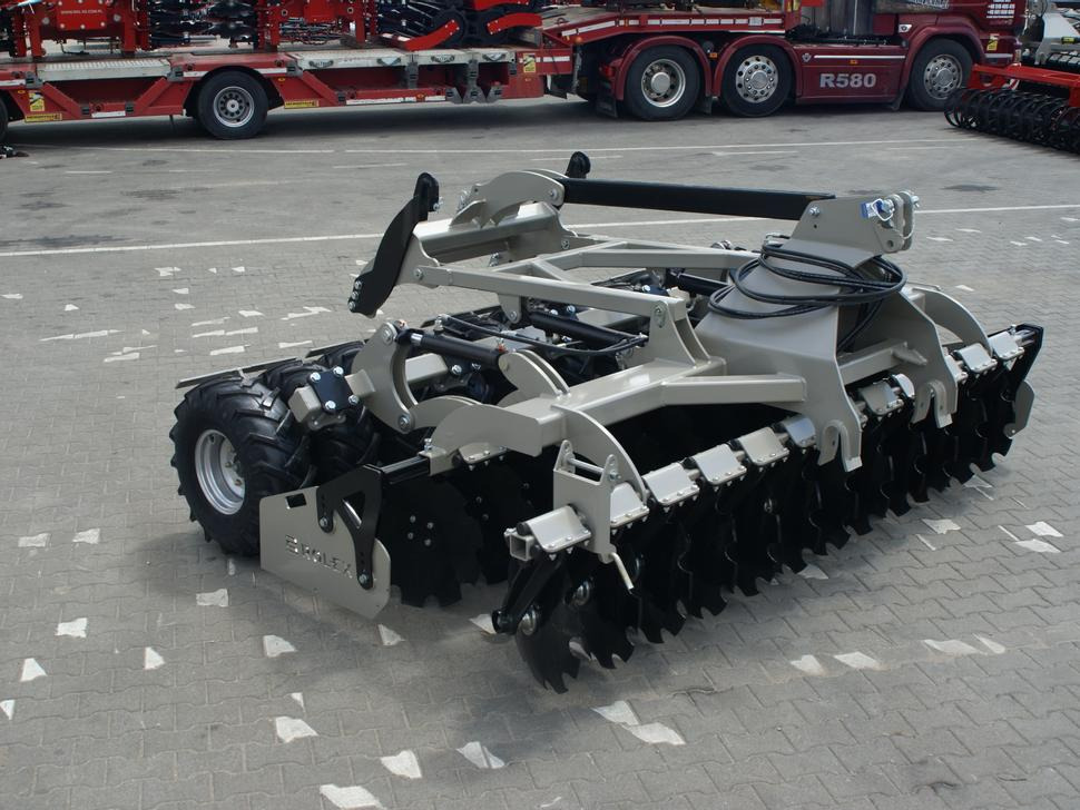 Нов Ситнач со дискови ROLEX Scheibenegge /  Disc harrow with hydropack and tire roller / Dechaumeur à disques / Erpice a dischi / Дисковая борона с гидропаком и колёсным катком / Agregat talerzowy uprawowy z hydropackiem i: слика 6