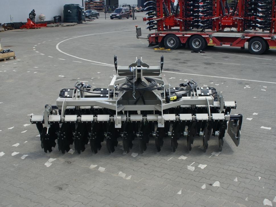 ROLEX Scheibenegge / Disc harrow with hydropack and tire roller / Dechaumeur à disques / Erpice a dischi / Дисковая борона с гидропаком и колёсным катком / Agregat talerzowy uprawowy z hydropackiem i - Ситнач со дискови: слика 4 ROLEX Scheibenegge / Disc harrow with hydropack and tire roller / Dechaumeur à disques / Erpice a dischi / Дисковая борона с гидропаком и колёсным катком / Agregat talerzowy uprawowy z hydropackiem i - Ситнач со дискови: слика 4