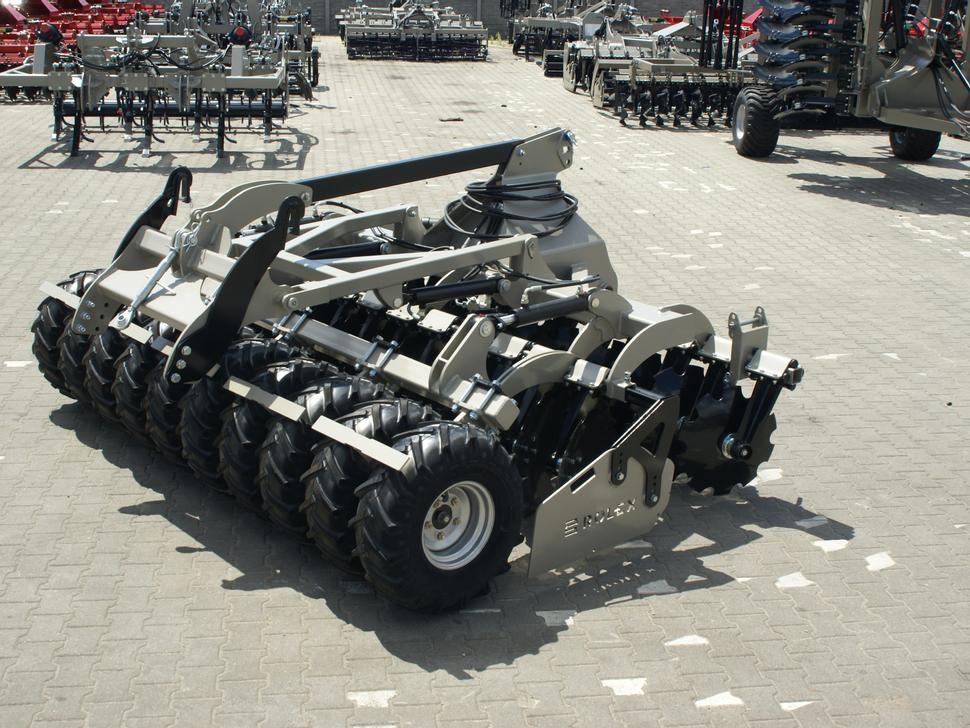 Нов Ситнач со дискови ROLEX Scheibenegge /  Disc harrow with hydropack and tire roller / Dechaumeur à disques / Erpice a dischi / Дисковая борона с гидропаком и колёсным катком / Agregat talerzowy uprawowy z hydropackiem i: слика 11