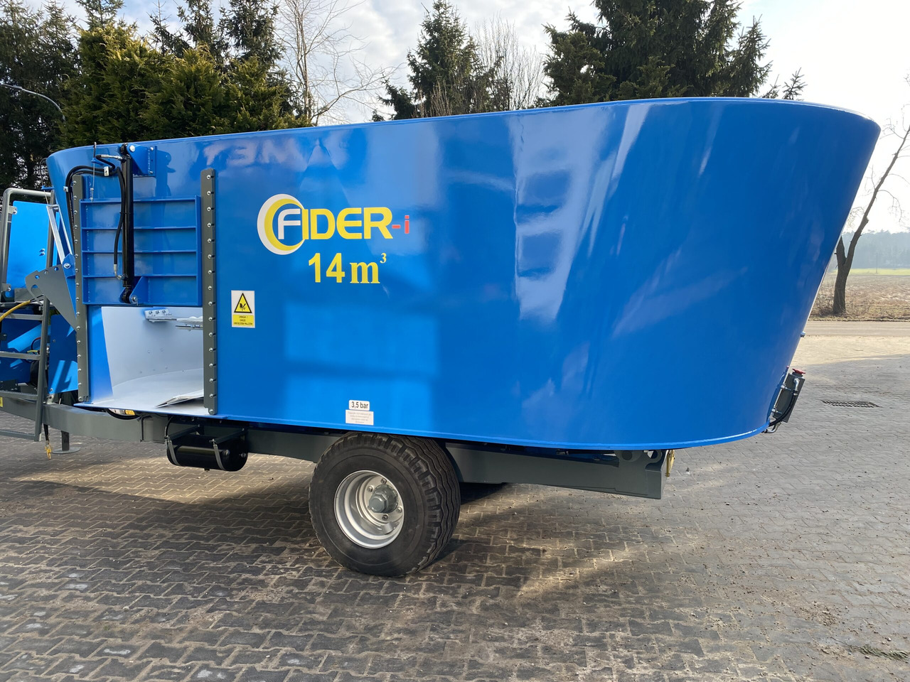 ZAMET Futtermischwagen / Feed mixer / Melangeuse / Carro miscelatore / Vagoneta 2 sinfines / Кормораздатчик 2 шнека / Wóz paszowy 14 m3 - Вагон за мешање сточна храна: слика 3 ZAMET Futtermischwagen / Feed mixer / Melangeuse / Carro miscelatore / Vagoneta 2 sinfines / Кормораздатчик 2 шнека / Wóz paszowy 14 m3 - Вагон за мешање сточна храна: слика 3