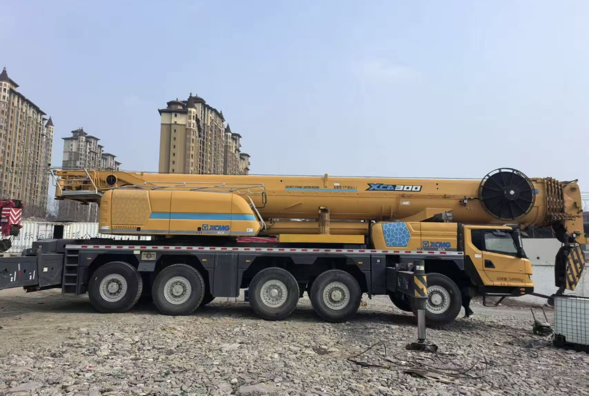 XCMG XCA220 - Кран за секакви терени: слика 2 XCMG XCA220 - Кран за секакви терени: слика 2