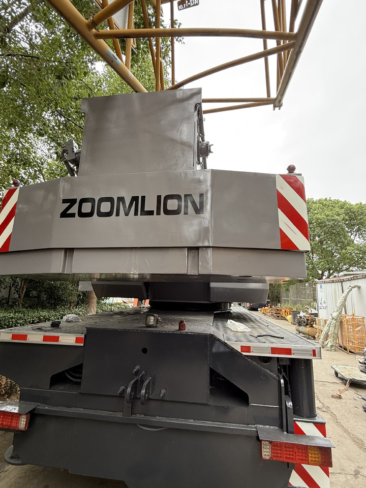 ZOOMLION ZTC700V1 - Мобилен кран: слика 4 ZOOMLION ZTC700V1 - Мобилен кран: слика 4