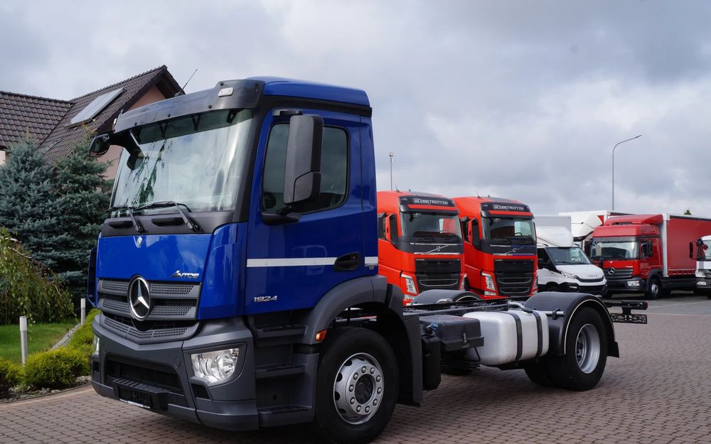 Mercedes-Benz ANTOS 1824 ACTROS EURO 6 RAMA DO ZABUDOWY ROZSTAW OSI 3.80M ANTOS 1830 1827 - Камион со кабинска шасија: слика 1 Mercedes-Benz ANTOS 1824 ACTROS EURO 6 RAMA DO ZABUDOWY ROZSTAW OSI 3.80M ANTOS 1830 1827 - Камион со кабинска шасија: слика 1