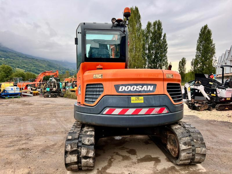 Doosan DX80R PELLE A CHENILLES 8,5T - Багер гасеничар: слика 4 Doosan DX80R PELLE A CHENILLES 8,5T - Багер гасеничар: слика 4