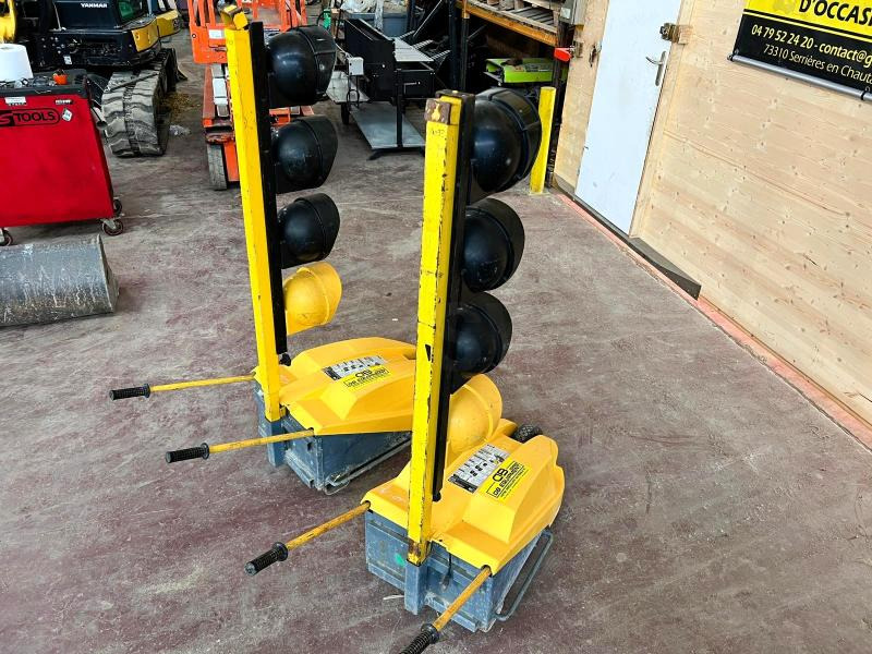 FEUX DE CHANTIER TRICOLORES TTS TEMPO AVEC TELECOMMANDE D'OCCASION - Градежна опрема: слика 5 FEUX DE CHANTIER TRICOLORES TTS TEMPO AVEC TELECOMMANDE D'OCCASION - Градежна опрема: слика 5