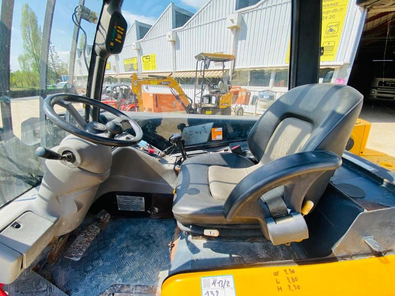 Лизинг на Jcb TLT30D Teletruk Jcb TLT30D Teletruk: слика 10 Лизинг на Jcb TLT30D Teletruk Jcb TLT30D Teletruk: слика 10