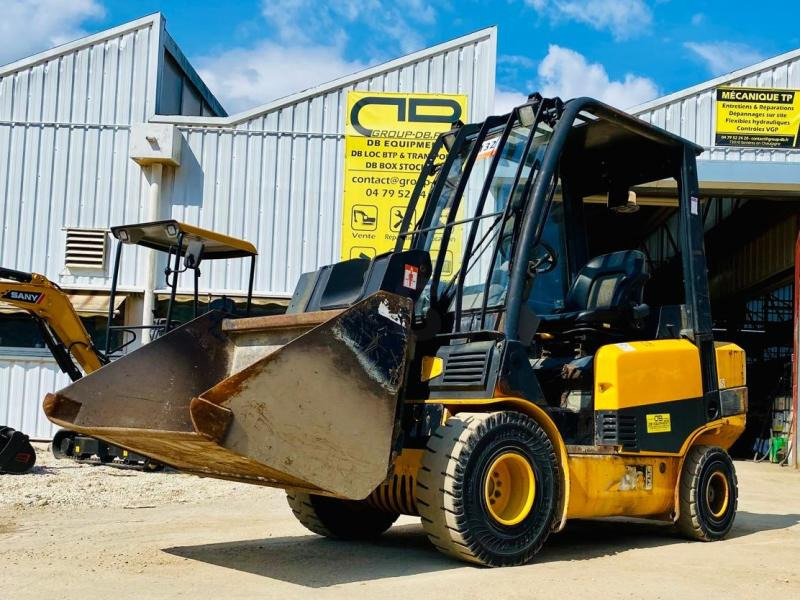 Jcb TLT30D Teletruk - Телескопски ракувач: слика 1 Jcb TLT30D Teletruk - Телескопски ракувач: слика 1