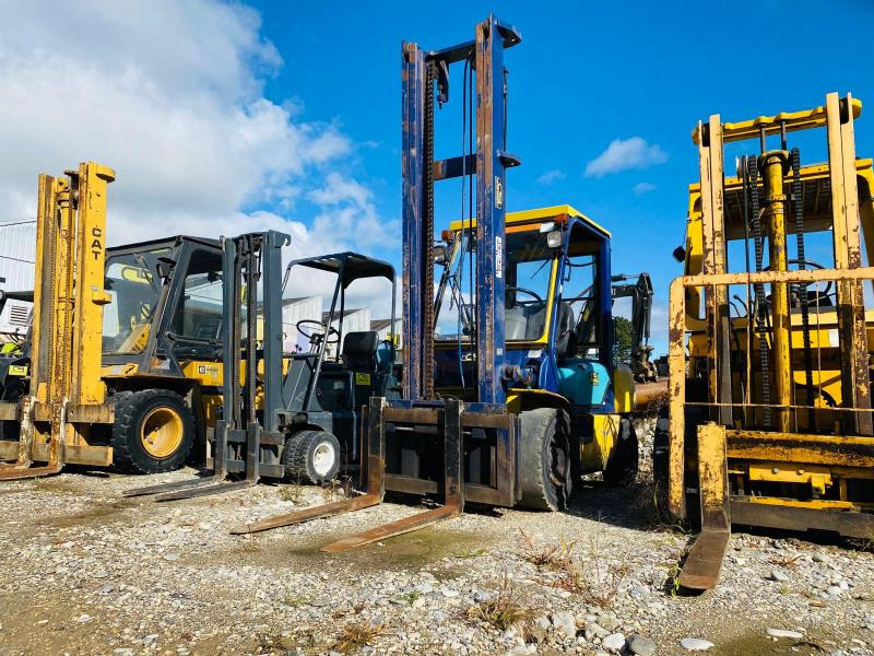 KOMATSU Chariot élévateur diesel FD30T14 - Дизел вилушкар: слика 2 KOMATSU Chariot élévateur diesel FD30T14 - Дизел вилушкар: слика 2