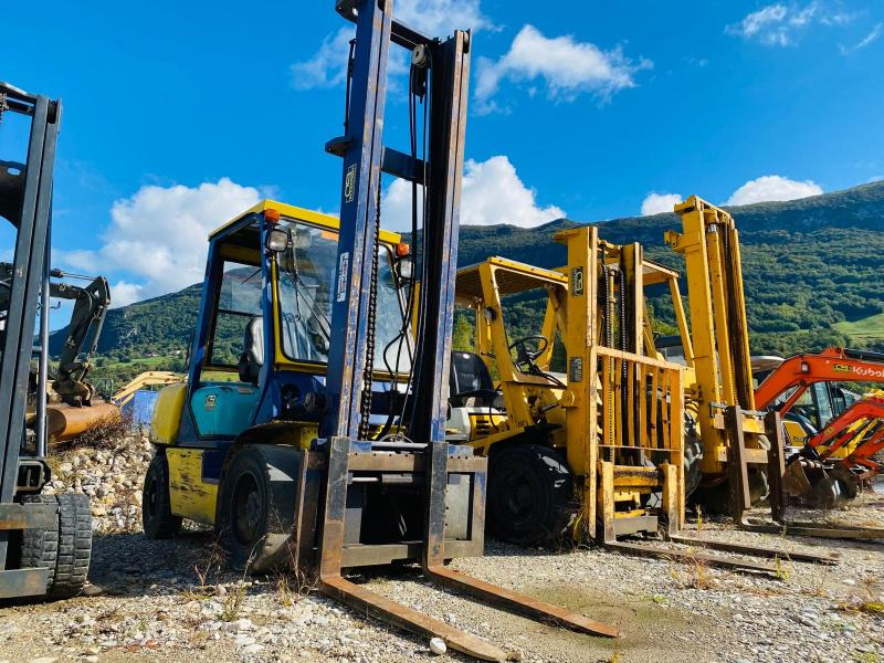 KOMATSU Chariot élévateur diesel FD30T14 - Дизел вилушкар: слика 1 KOMATSU Chariot élévateur diesel FD30T14 - Дизел вилушкар: слика 1