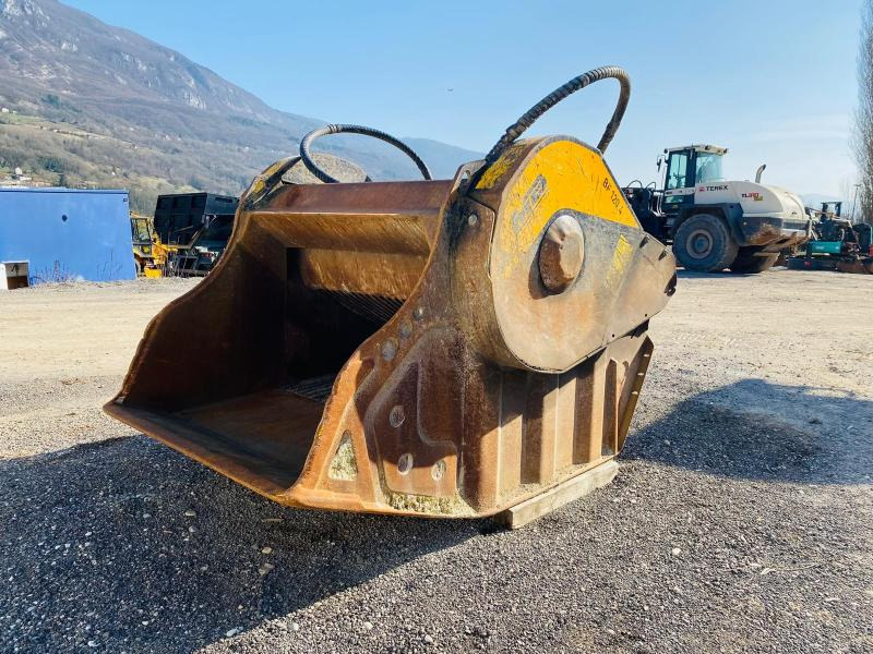 MB BF120.4 S4 Godet concasseur pour pelle de 30T à 45T - Корпа за Градежна машина: слика 1 MB BF120.4 S4 Godet concasseur pour pelle de 30T à 45T - Корпа за Градежна машина: слика 1