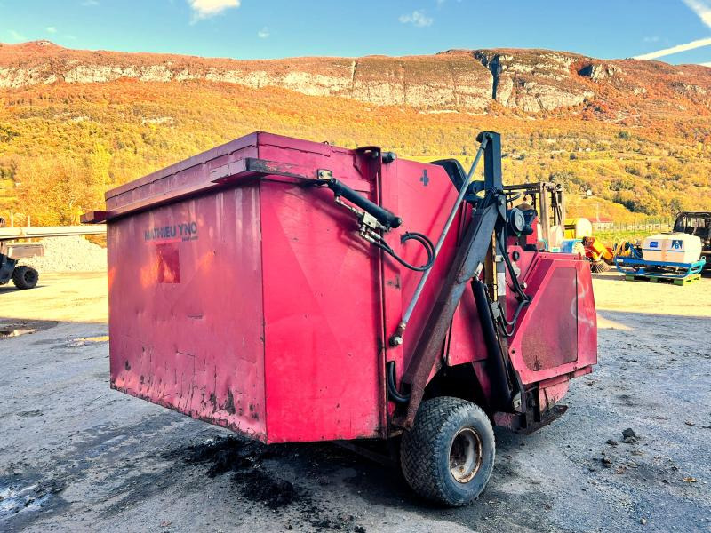 YNO 135-3 VEH Balayeuse diesel - Возило за метење: слика 4 YNO 135-3 VEH Balayeuse diesel - Возило за метење: слика 4