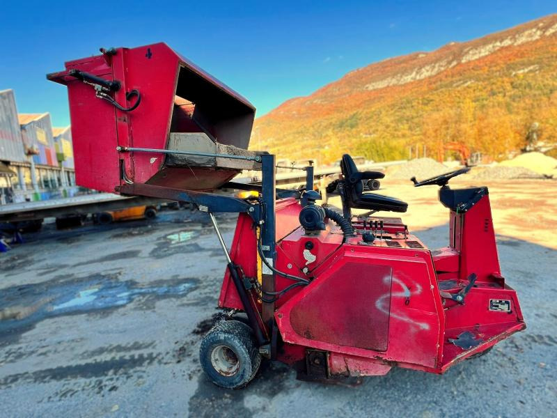 YNO 135-3 VEH Balayeuse diesel - Возило за метење: слика 5 YNO 135-3 VEH Balayeuse diesel - Возило за метење: слика 5