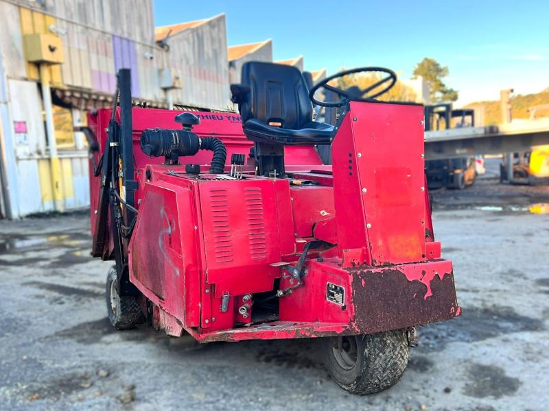 YNO 135-3 VEH Balayeuse diesel - Возило за метење: слика 2 YNO 135-3 VEH Balayeuse diesel - Возило за метење: слика 2