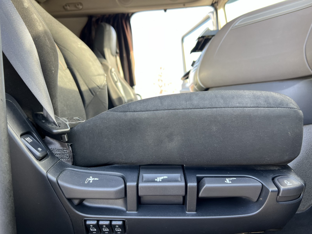 Камион влекач DAF XF530: слика 17