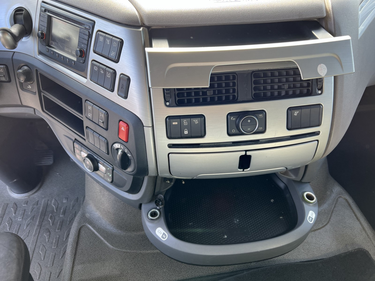 Камион влекач DAF XF530: слика 21