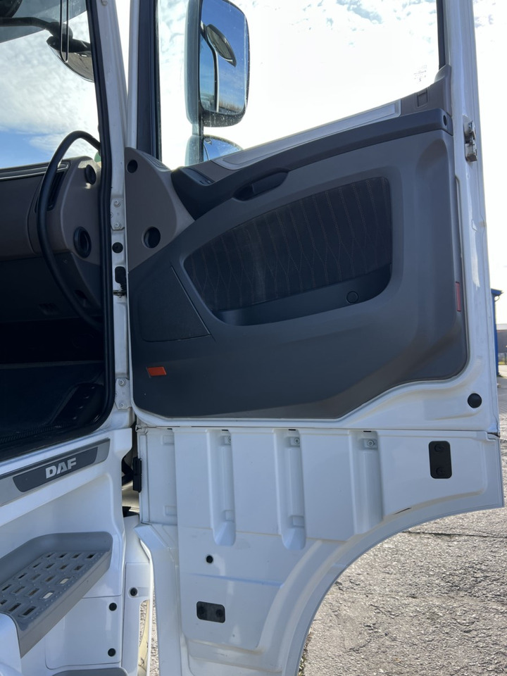 Камион влекач DAF XF530: слика 25