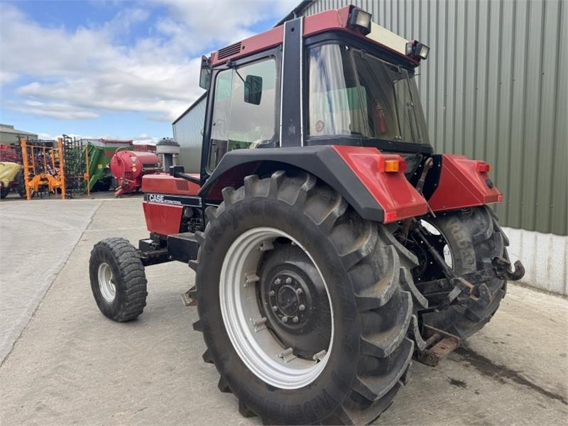 Case IH International Case International 1056XL 2WD - Трактор: слика 4 Case IH International Case International 1056XL 2WD - Трактор: слика 4
