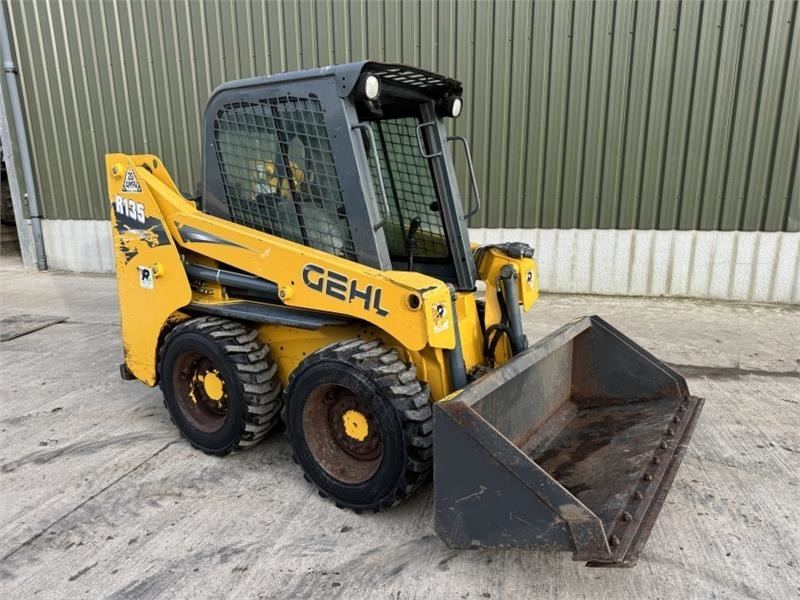 Gehl R135 Skid Steer - Компактен натоварувач: слика 3 Gehl R135 Skid Steer - Компактен натоварувач: слика 3