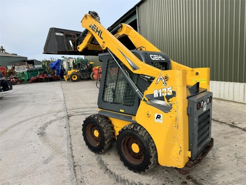 Gehl R135 Skid Steer - Компактен натоварувач: слика 2 Gehl R135 Skid Steer - Компактен натоварувач: слика 2