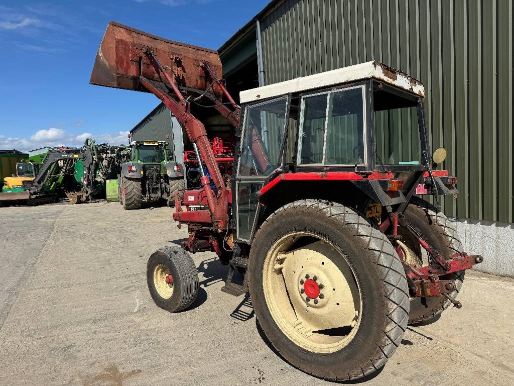 International 584 c/w International Loader - Трактор: слика 2 International 584 c/w International Loader - Трактор: слика 2