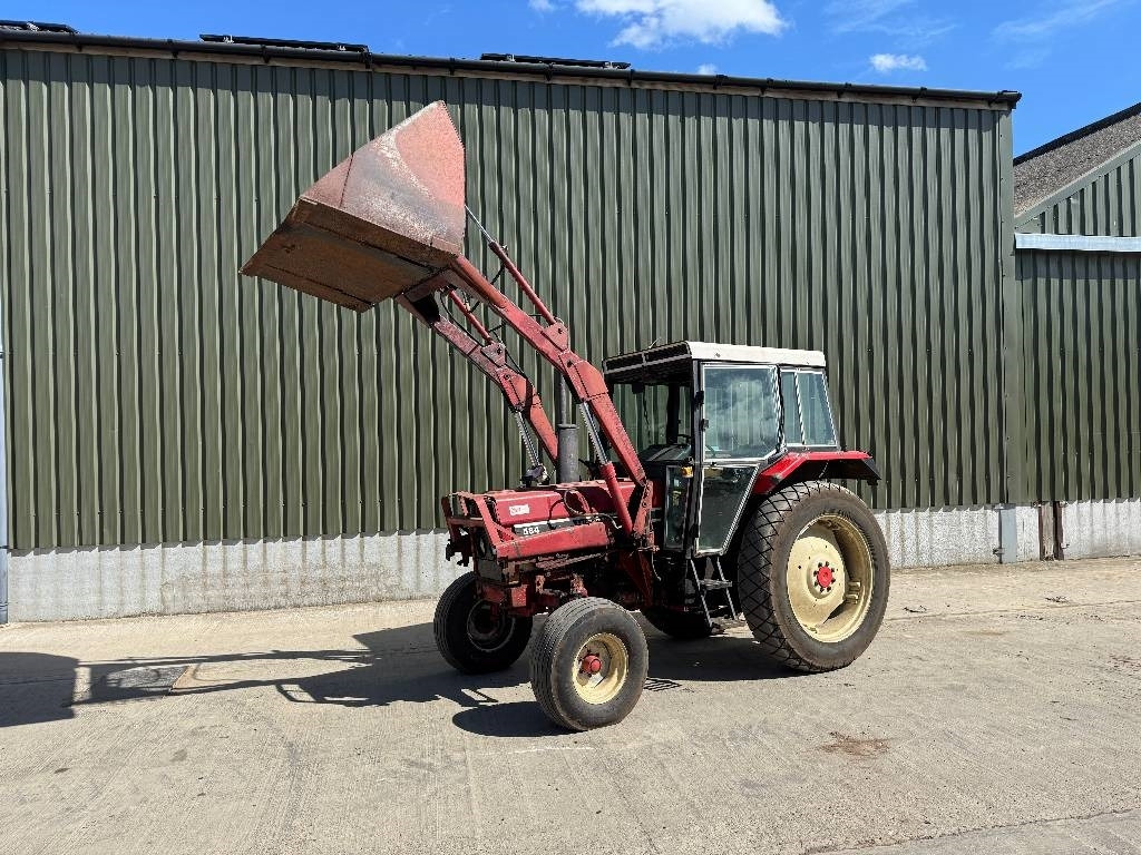 International 584 c/w International Loader - Трактор: слика 1 International 584 c/w International Loader - Трактор: слика 1