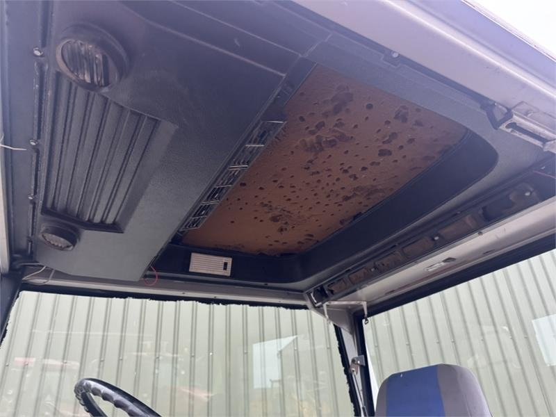 Трактор Massey Ferguson 2680 2WD **Low Hours**: слика 24