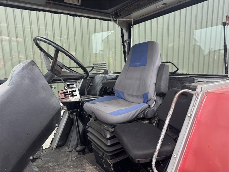 Трактор Massey Ferguson 2680 2WD **Low Hours**: слика 23