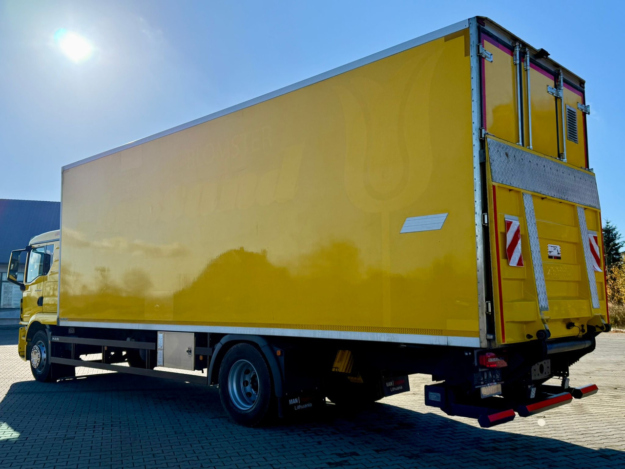 MAN 18.320 / IZOTERMA / GRZANA / WINDA / 20 EUROPALET / AUTOMAT / 170 TYŚ KM / 2021 R / SYPIALKA / CAŁY NA PODUSZKACH / SPROWADZONY / JAK NOWY - Изотермален камион: слика 3 MAN 18.320 / IZOTERMA / GRZANA / WINDA / 20 EUROPALET / AUTOMAT / 170 TYŚ KM / 2021 R / SYPIALKA / CAŁY NA PODUSZKACH / SPROWADZONY / JAK NOWY - Изотермален камион: слика 3